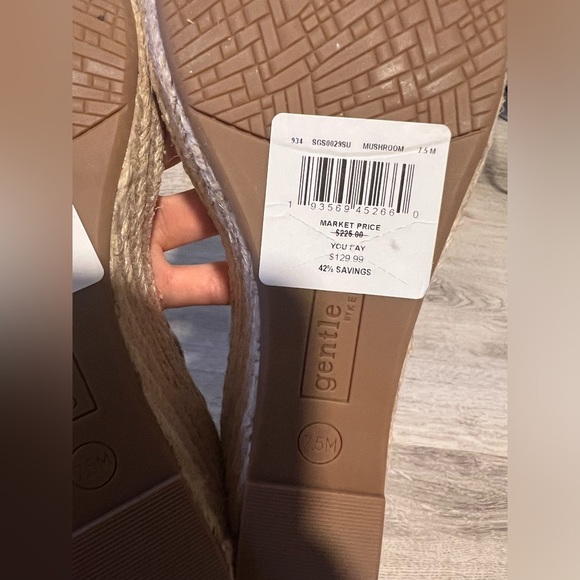 Gentle Souls Wedges - Picture 8 of 8